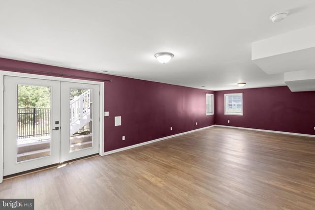 112 COLONIAL DR, Cross Junction, VA 22625