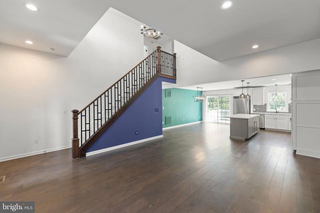 112 COLONIAL DR, Cross Junction, VA 22625