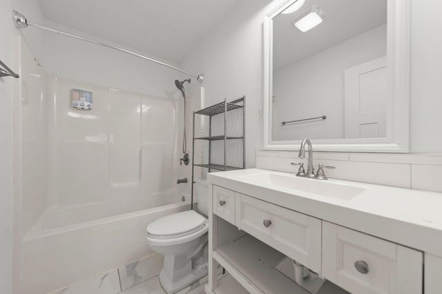 112 COLONIAL DR, Cross Junction, VA 22625