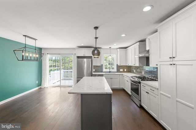 112 COLONIAL DR, Cross Junction, VA 22625