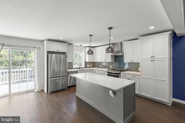 112 COLONIAL DR, Cross Junction, VA 22625