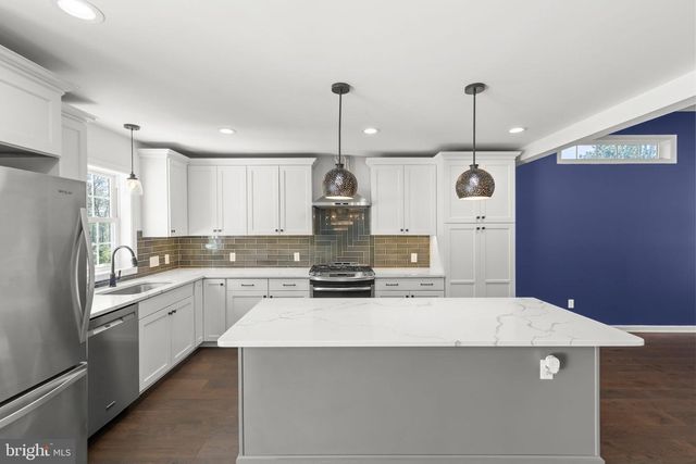 112 COLONIAL DR, Cross Junction, VA 22625