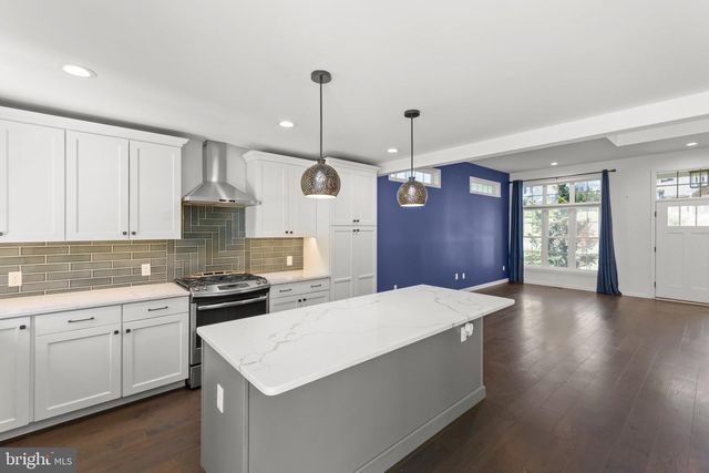 112 COLONIAL DR, Cross Junction, VA 22625