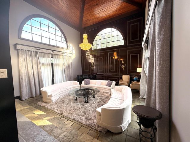 1009 S Indian River Drive, Fort Pierce, FL 34950