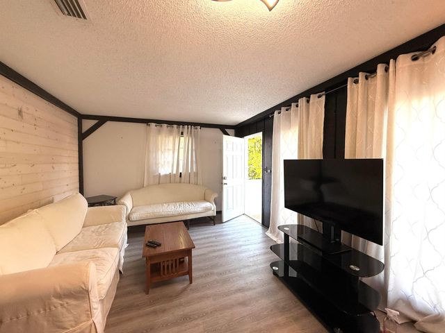 1009 S Indian River Drive, Fort Pierce, FL 34950