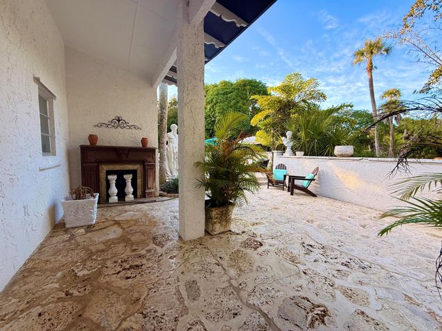 1009 S Indian River Drive, Fort Pierce, FL 34950