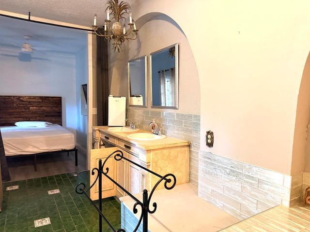 1009 S Indian River Drive, Fort Pierce, FL 34950