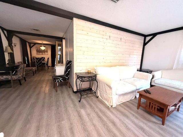 1009 S Indian River Drive, Fort Pierce, FL 34950