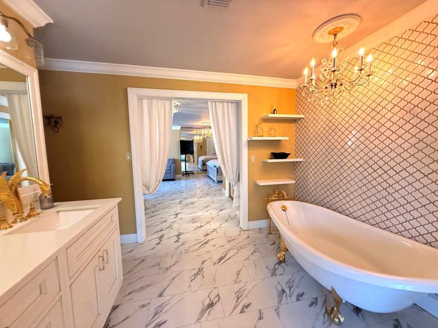 1009 S Indian River Drive, Fort Pierce, FL 34950