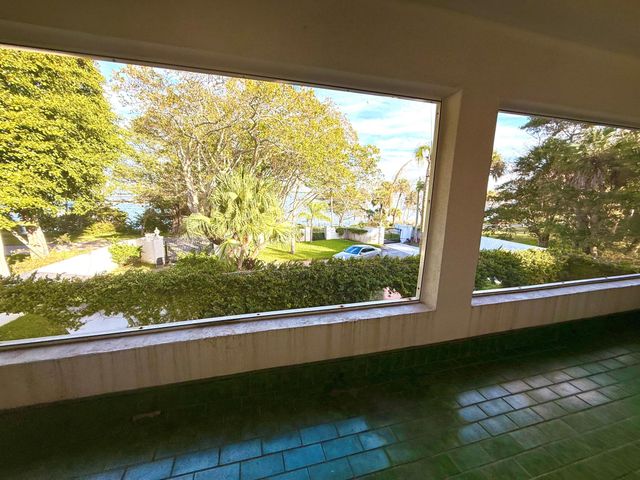 1009 S Indian River Drive, Fort Pierce, FL 34950