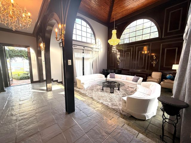 1009 S Indian River Drive, Fort Pierce, FL 34950