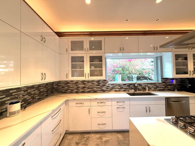 1009 S Indian River Drive, Fort Pierce, FL 34950