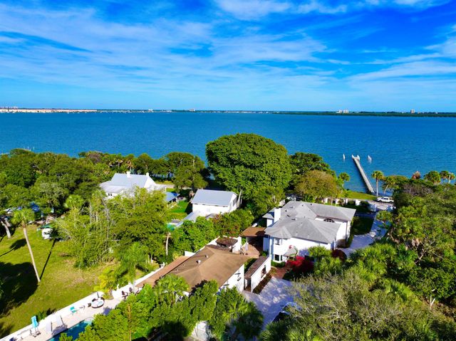 1009 S Indian River Drive, Fort Pierce, FL 34950