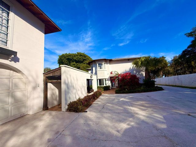 1009 S Indian River Drive, Fort Pierce, FL 34950