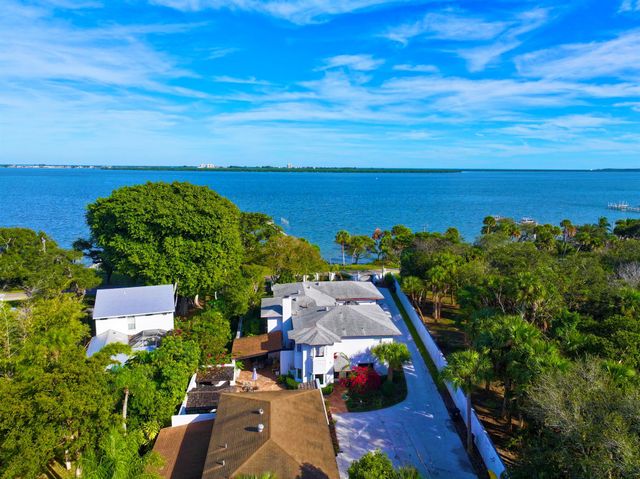 1009 S Indian River Drive, Fort Pierce, FL 34950