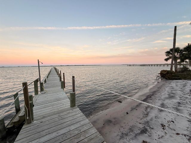 1009 S Indian River Drive, Fort Pierce, FL 34950