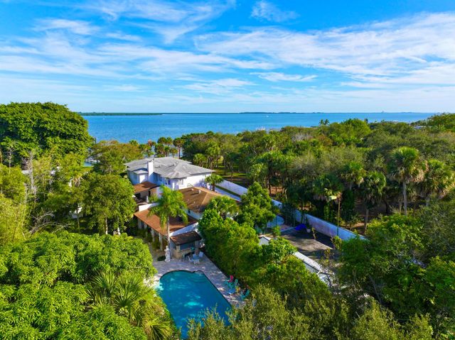 1009 S Indian River Drive, Fort Pierce, FL 34950