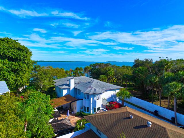 1009 S Indian River Drive, Fort Pierce, FL 34950