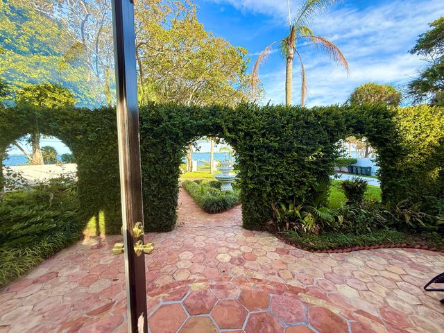 1009 S Indian River Drive, Fort Pierce, FL 34950