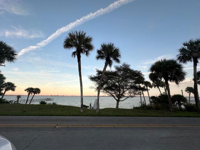 1009 S Indian River Drive, Fort Pierce, FL 34950