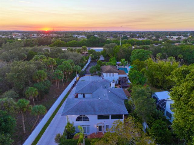 1009 S Indian River Drive, Fort Pierce, FL 34950