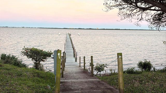 1009 S Indian River Drive, Fort Pierce, FL 34950