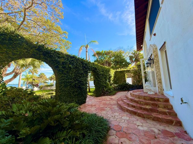 1009 S Indian River Drive, Fort Pierce, FL 34950