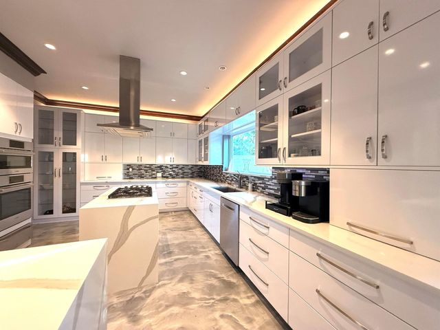 1009 S Indian River Drive, Fort Pierce, FL 34950