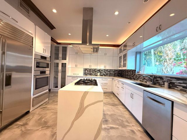 1009 S Indian River Drive, Fort Pierce, FL 34950