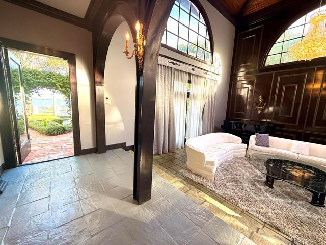 1009 S Indian River Drive, Fort Pierce, FL 34950