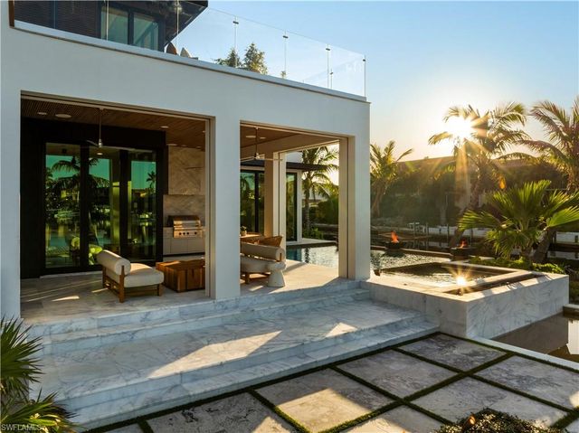 1100 Sandpiper ST, Naples, FL 34102