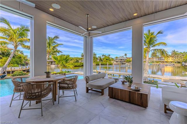 1100 Sandpiper ST, Naples, FL 34102