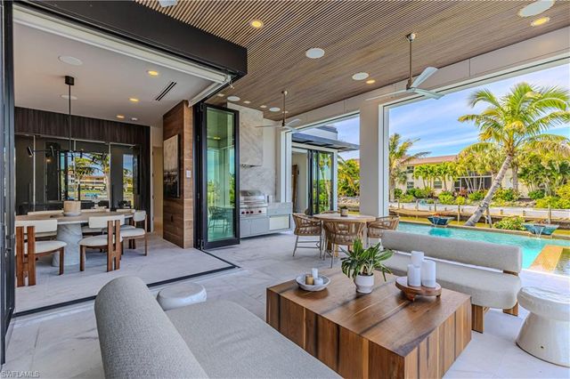 1100 Sandpiper ST, Naples, FL 34102