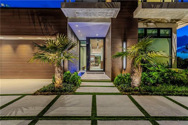 1100 Sandpiper ST, Naples, FL 34102