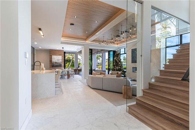 1100 Sandpiper ST, Naples, FL 34102