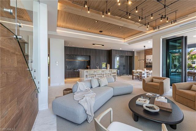 1100 Sandpiper ST, Naples, FL 34102