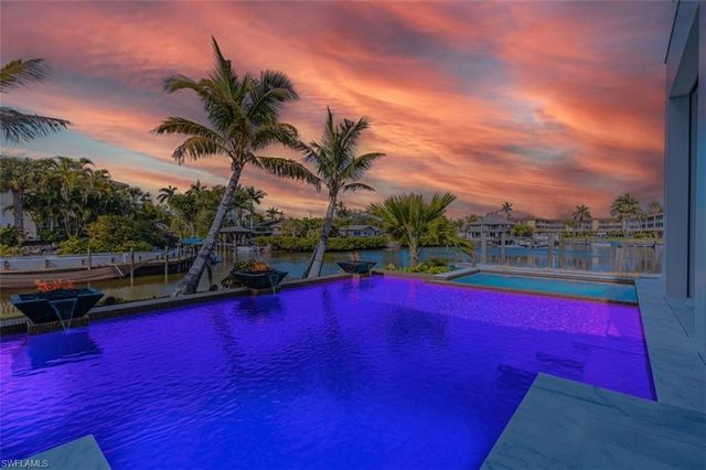 1100 Sandpiper ST, Naples, FL 34102