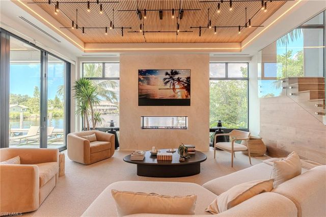 1100 Sandpiper ST, Naples, FL 34102