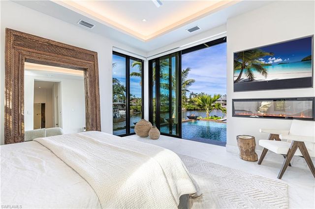 1100 Sandpiper ST, Naples, FL 34102