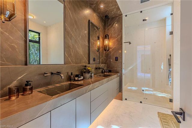 1100 Sandpiper ST, Naples, FL 34102