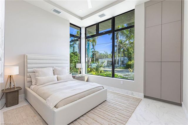 1100 Sandpiper ST, Naples, FL 34102