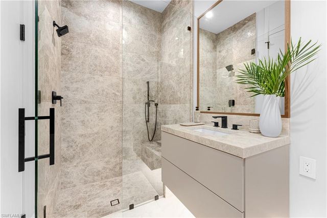 1100 Sandpiper ST, Naples, FL 34102