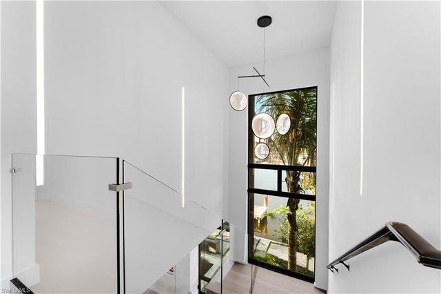 1100 Sandpiper ST, Naples, FL 34102