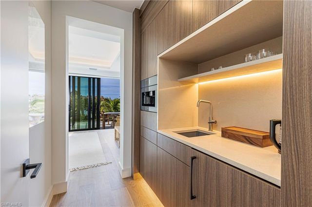 1100 Sandpiper ST, Naples, FL 34102