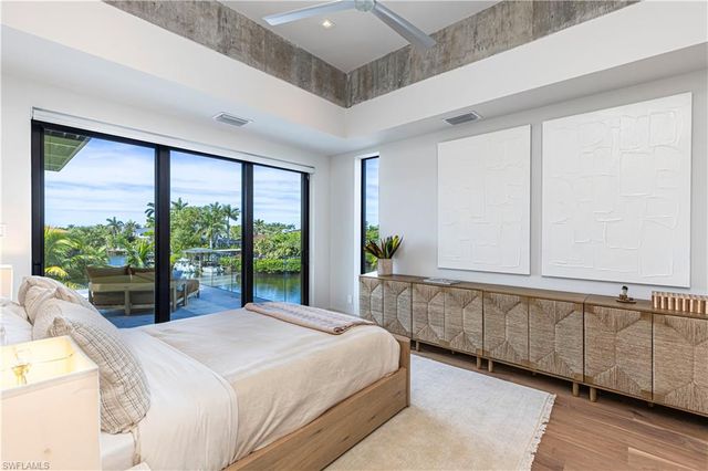 1100 Sandpiper ST, Naples, FL 34102