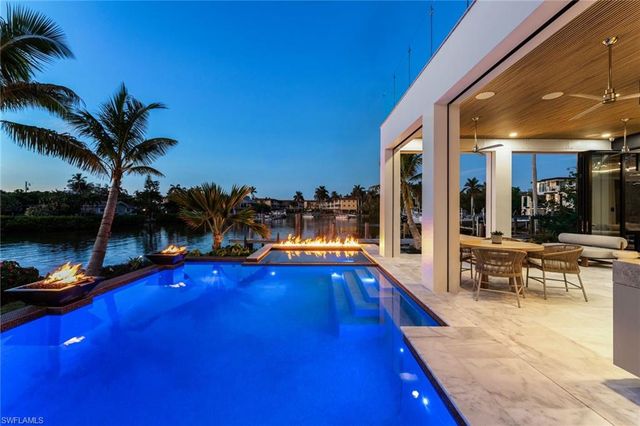 1100 Sandpiper ST, Naples, FL 34102