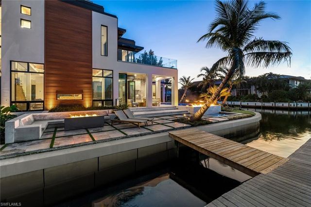 1100 Sandpiper ST, Naples, FL 34102