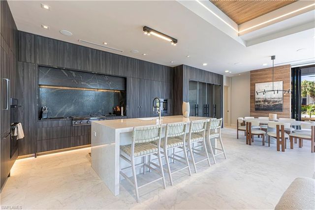 1100 Sandpiper ST, Naples, FL 34102