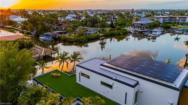 1100 Sandpiper ST, Naples, FL 34102