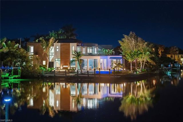 1100 Sandpiper ST, Naples, FL 34102